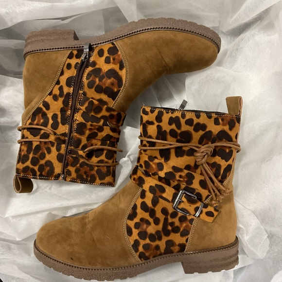 EUC Mid-Calf Leopard Animal Print Faux Suede Thick Heel Platform Fashion Boots - Picture 3 of 15